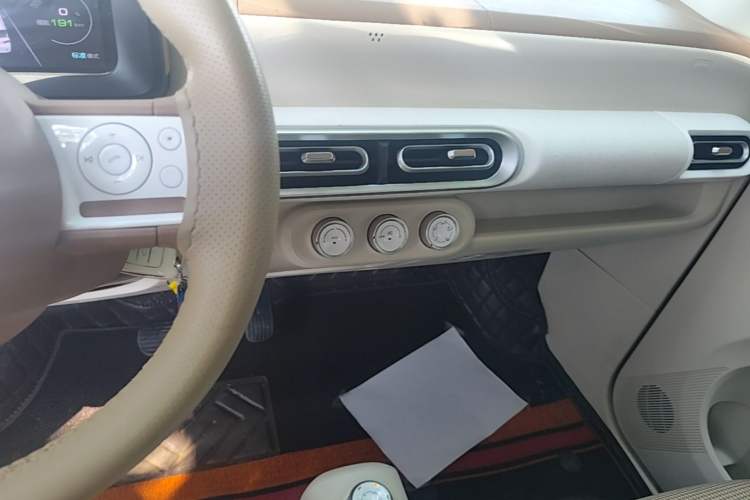 Used Wuling Hongguang MINIEV 2024 3rd Generation 215km Youth Edition Audio And AC Panel