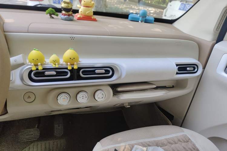Used Wuling Hongguang MINIEV 2024 3rd Generation 215km Youth Edition Audio And AC Panel