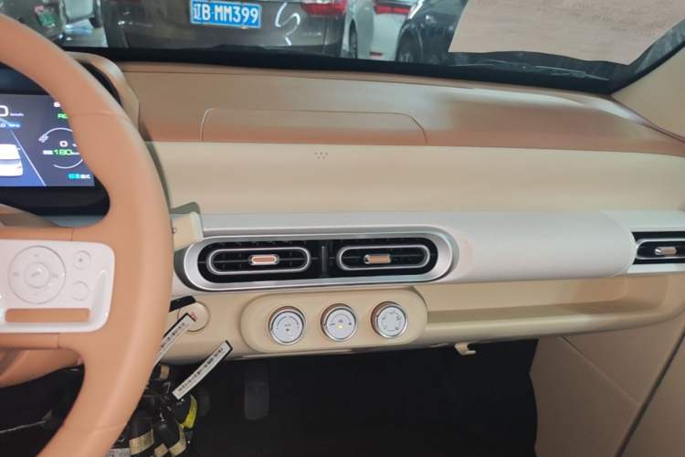 Used Wuling Hongguang MINIEV 2024 3rd Generation 215km Youth Edition Audio And AC Panel