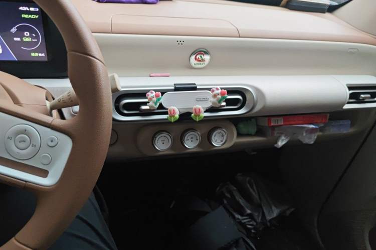 Used Wuling Hongguang MINIEV 2024 3rd Generation 215km Youth Edition Audio And AC Panel