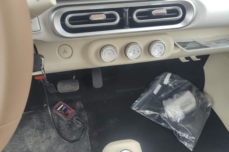 Used Wuling Hongguang MINIEV 2024 3rd Generation 215km Youth Edition Audio And AC Panel