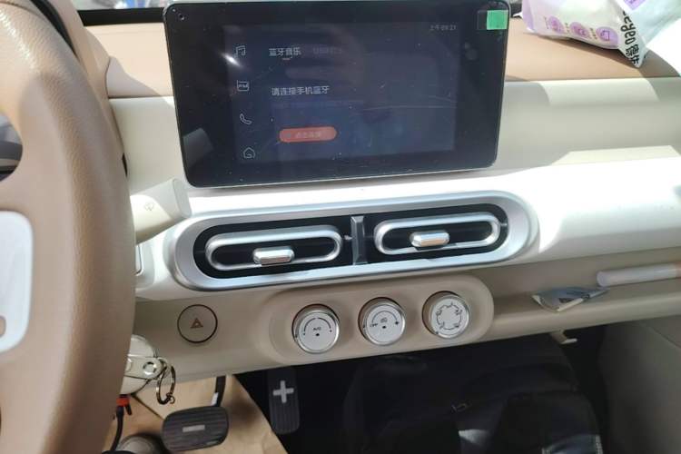Used Wuling Hongguang MINIEV 2024 3rd Generation 215km Advanced Version Audio And AC Panel
