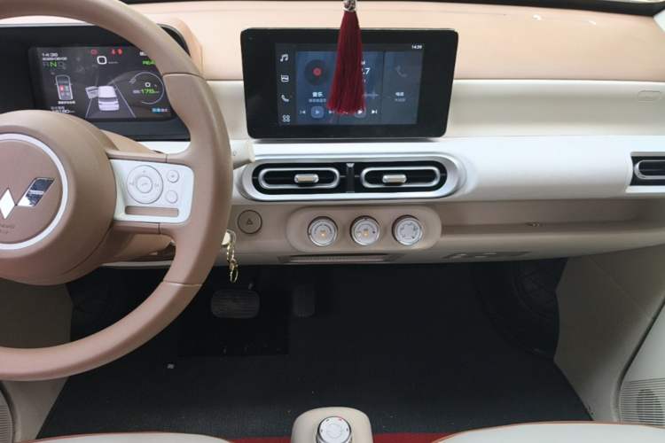 Used Wuling Hongguang MINIEV 2024 3rd Generation 215km Advanced Version Audio And AC Panel