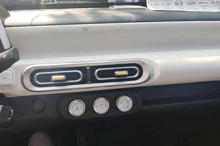 Used Wuling Hongguang MINIEV 2024 3rd Generation 215km Youth Edition Audio And AC Panel
