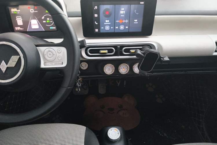 Used Wuling Hongguang MINIEV 2024 3rd Generation 215km Advanced Version Audio And AC Panel