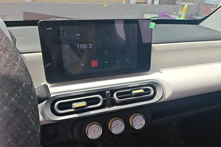 Used Wuling Hongguang MINIEV 2024 3rd Generation 215km Youth Edition Audio And AC Panel