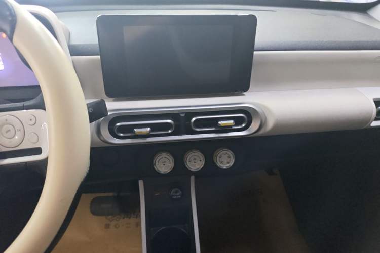 Used Wuling Hongguang MINIEV 2024 3rd Generation 170 km Audio And AC Panel