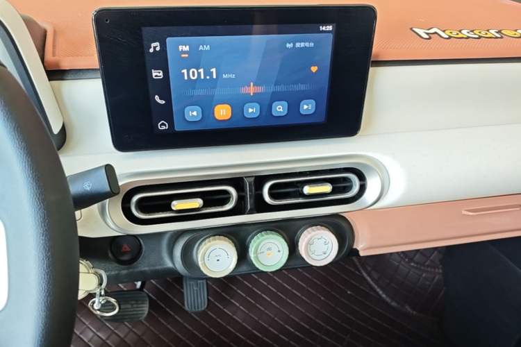 Used Wuling Hongguang MINIEV 2024 3rd Generation 215km Advanced Version Audio And AC Panel