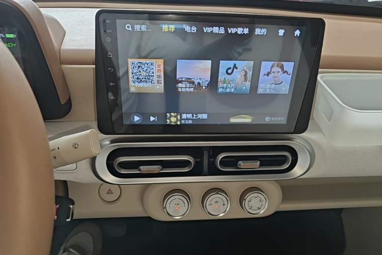 Used Wuling Hongguang MINIEV 2024 3rd Generation 215km Youth Edition Audio And AC Panel