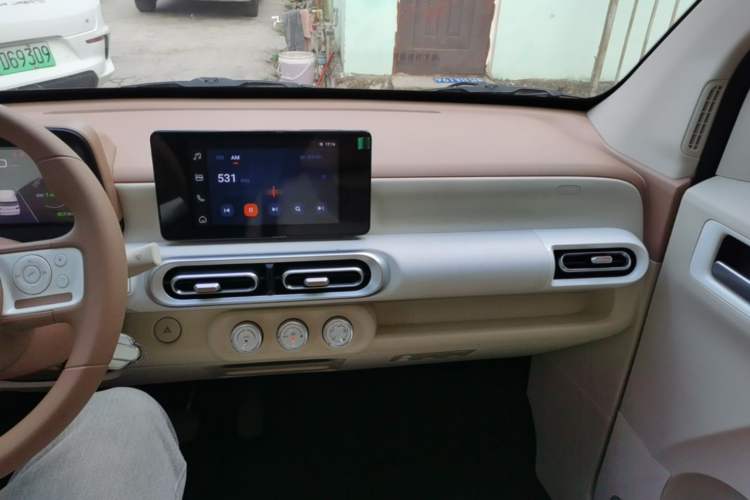 Used Wuling Hongguang MINIEV 2024 3rd Generation 215km Advanced Version Audio And AC Panel