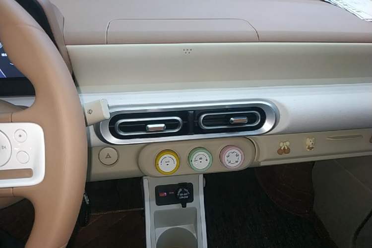 Used Wuling Hongguang MINIEV 2024 3rd Generation 215km Youth Edition Audio And AC Panel
