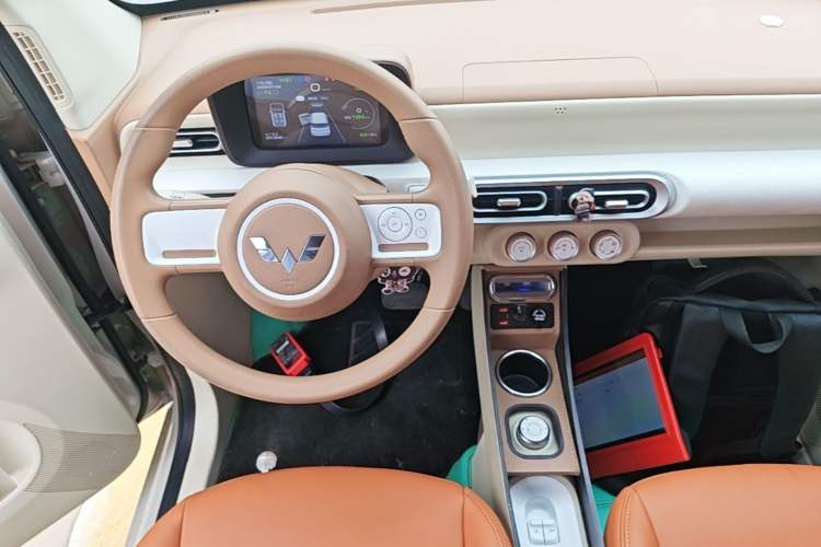 Used Wuling Hongguang MINIEV 2024 3rd Generation 215km Youth Edition Audio And AC Panel