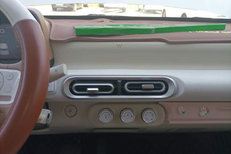 Used Wuling Hongguang MINIEV 2024 3rd Generation 215km Youth Edition Audio And AC Panel