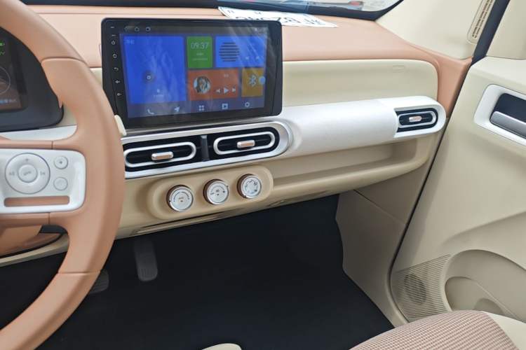 Used Wuling Hongguang MINIEV 2024 3rd Generation 215km Youth Edition Audio And AC Panel