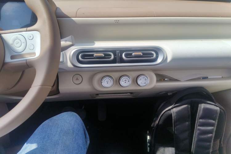 Used Wuling Hongguang MINIEV 2024 3rd Generation 215km Youth Edition Audio And AC Panel