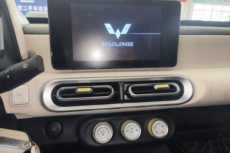 Used Wuling Hongguang MINIEV 2024 3rd Generation 215km Advanced Version Audio And AC Panel