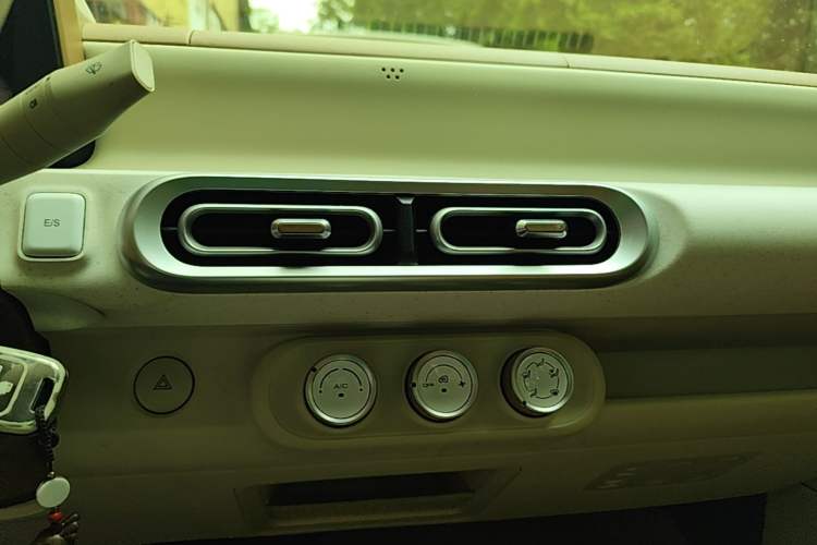 Used Wuling Hongguang MINIEV 2024 3rd Generation 215km Youth Edition Audio And AC Panel