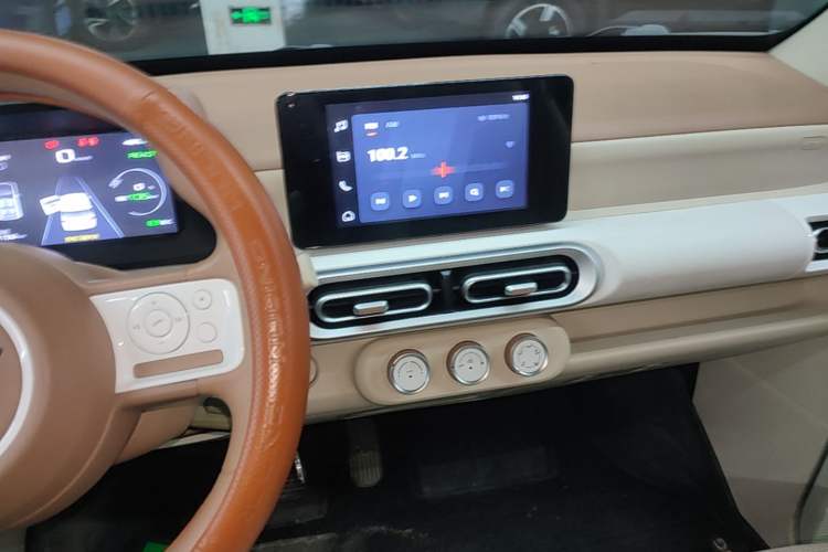 Used Wuling Hongguang MINIEV 2024 3rd Generation 215km Advanced Version Audio And AC Panel