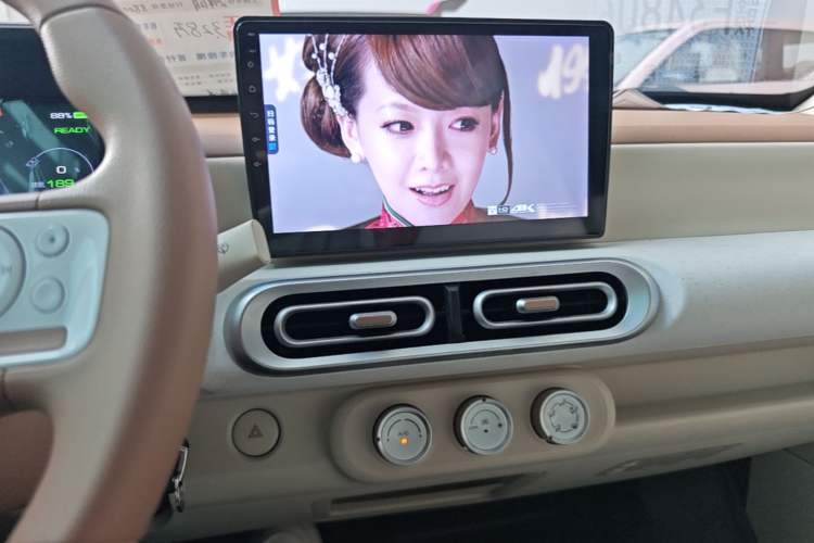 Used Wuling Hongguang MINIEV 2024 3rd Generation 215km Youth Edition Audio And AC Panel
