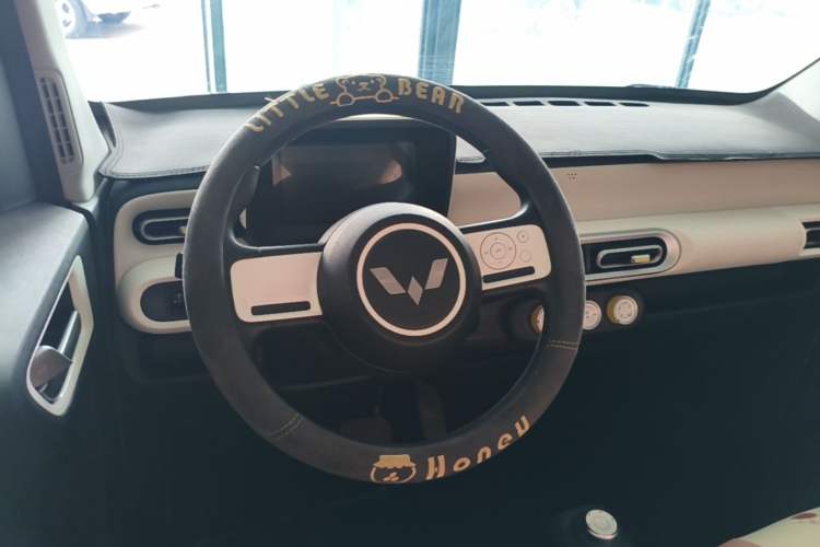 Used Wuling Hongguang MINIEV 2024 3rd Generation 215km Youth Edition Audio And AC Panel