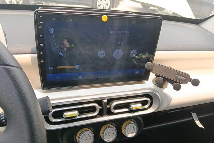 Used Wuling Hongguang MINIEV 2024 3rd Generation 215km Youth Edition Audio And AC Panel