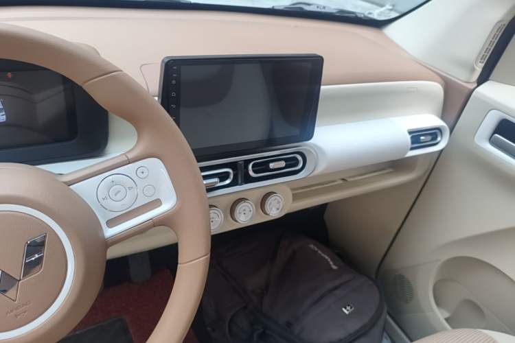 Used Wuling Hongguang MINIEV 2024 3rd Generation 215km Youth Edition Audio And AC Panel