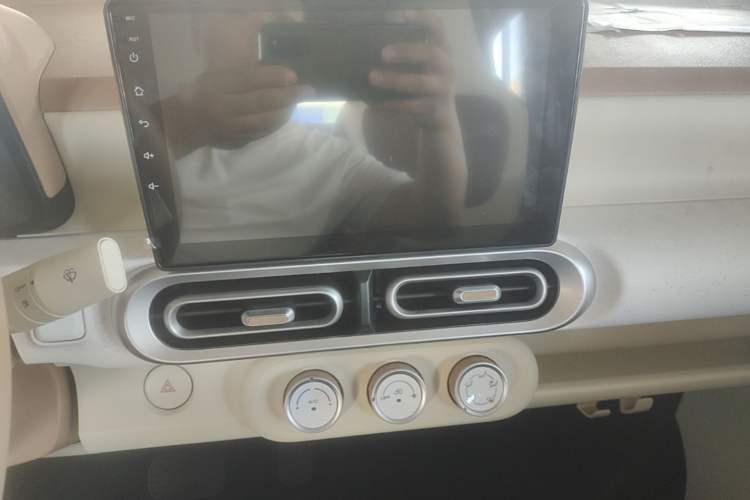 Used Wuling Hongguang MINIEV 2024 3rd Generation 215km Youth Edition Audio And AC Panel