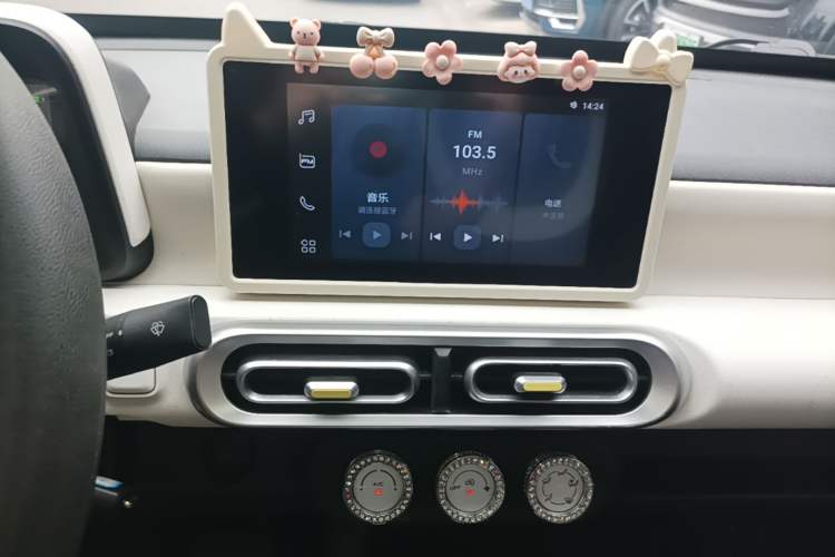 Used Wuling Hongguang MINIEV 2024 3rd Generation 215km Advanced Version Audio And AC Panel