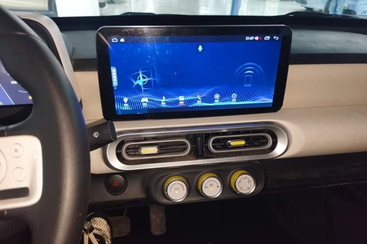 Used Wuling Hongguang MINIEV 2024 3rd Generation 215km Youth Edition Audio And AC Panel