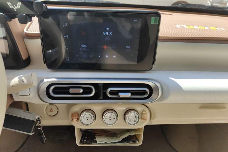 Used Wuling Hongguang MINIEV 2024 3rd Generation 215km Advanced Version Audio And AC Panel