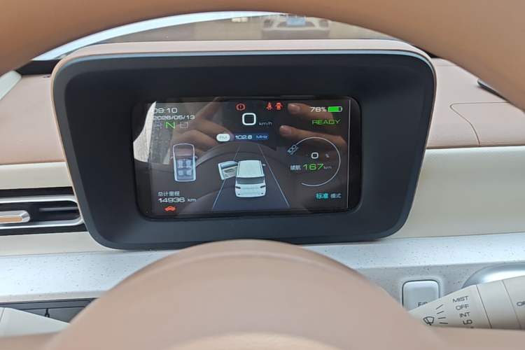Used Wuling Hongguang MINIEV 2024 3rd Generation 215km Youth Edition Audio And AC Panel