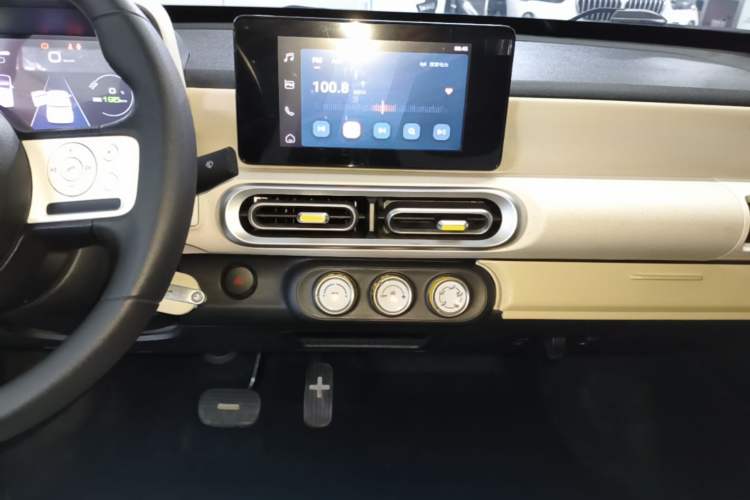 Used Wuling Hongguang MINIEV 2024 3rd Generation 215km Advanced Version Audio And AC Panel