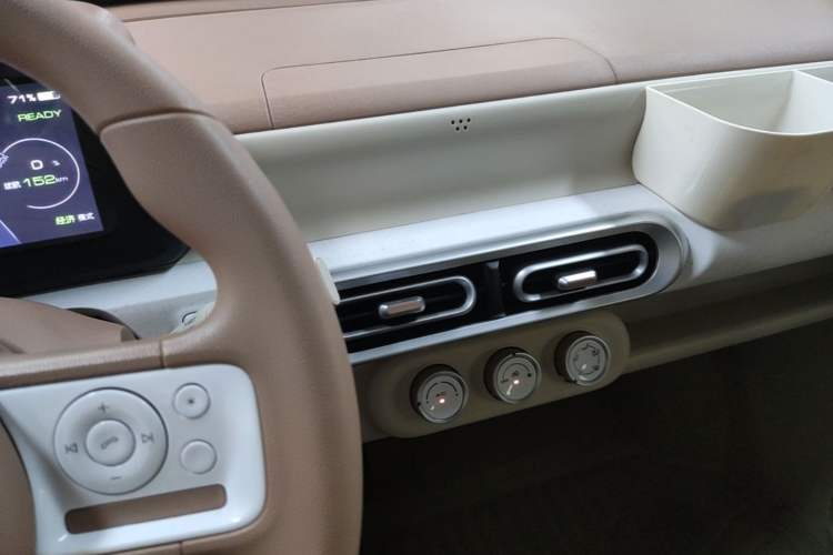 Used Wuling Hongguang MINIEV 2024 3rd Generation 215km Youth Edition Audio And AC Panel