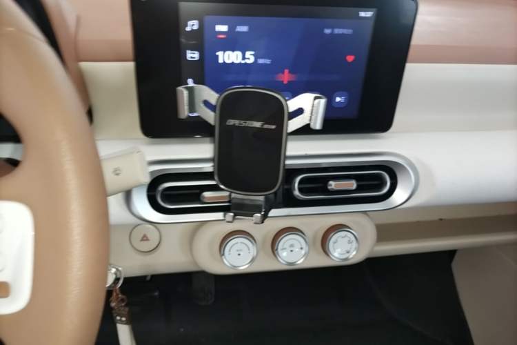 Used Wuling Hongguang MINIEV 2024 3rd Generation 215km Youth Edition Audio And AC Panel