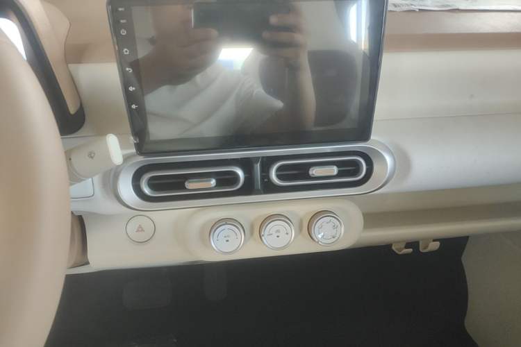 Used Wuling Hongguang MINIEV 2024 3rd Generation 215km Youth Edition Audio And AC Panel
