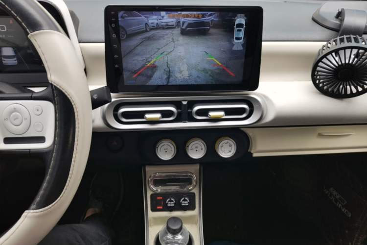 Used Wuling Hongguang MINIEV 2024 3rd Generation 215km Youth Edition Audio And AC Panel