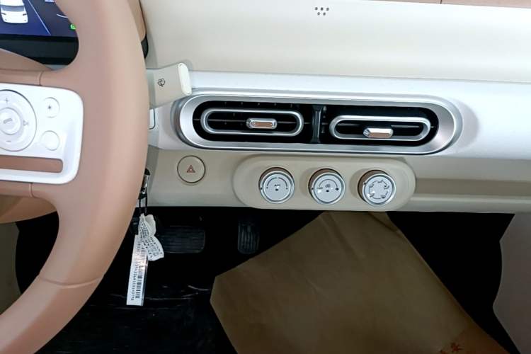 Used Wuling Hongguang MINIEV 2024 3rd Generation 215km Youth Edition Audio And AC Panel