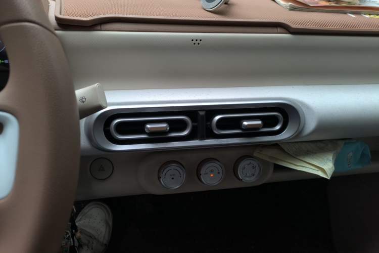 Used Wuling Hongguang MINIEV 2024 3rd Generation 215km Youth Edition Audio And AC Panel