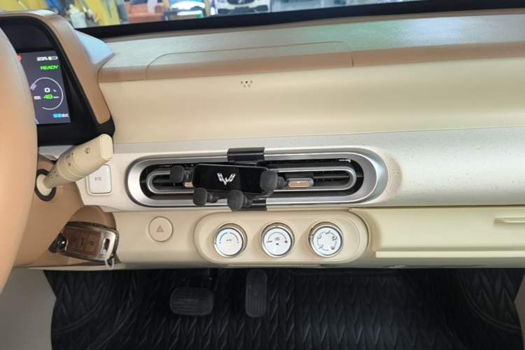 Used Wuling Hongguang MINIEV 2024 3rd Generation 215km Youth Edition Audio And AC Panel