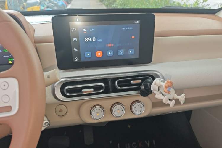 Used Wuling Hongguang MINIEV 2024 3rd Generation 215km Advanced Version Audio And AC Panel