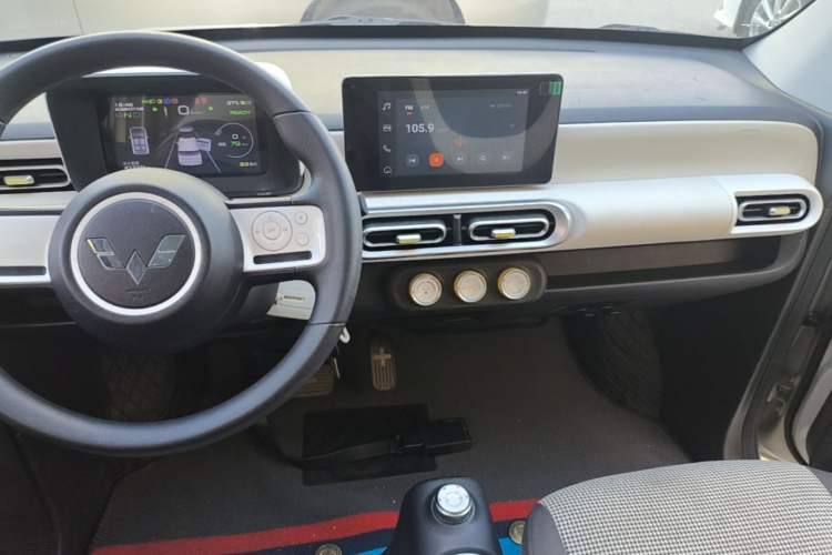 Used Wuling Hongguang MINIEV 2024 3rd Generation 215km Advanced Version Audio And AC Panel