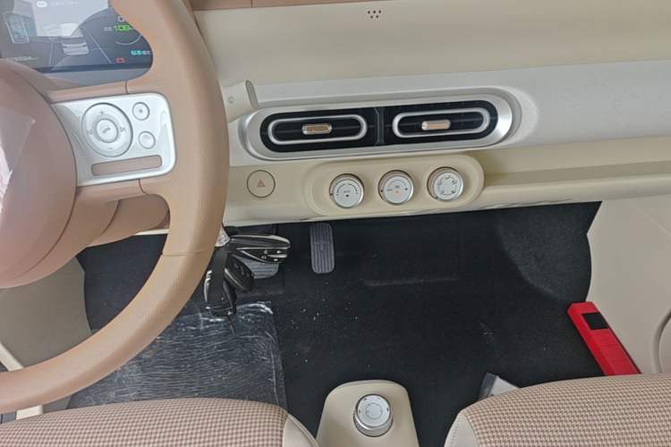 Used Wuling Hongguang MINIEV 2024 3rd Generation 215km Youth Edition Audio And AC Panel