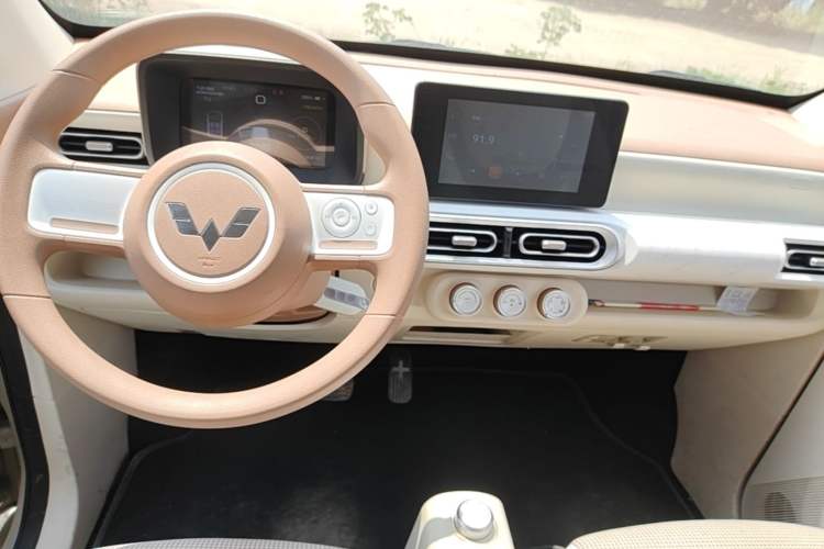 Used Wuling Hongguang MINIEV 2024 3rd Generation 215km Advanced Version Audio And AC Panel