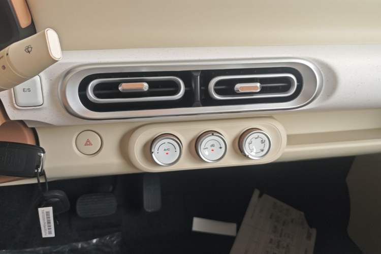 Used Wuling Hongguang MINIEV 2024 3rd Generation 215km Youth Edition Audio And AC Panel