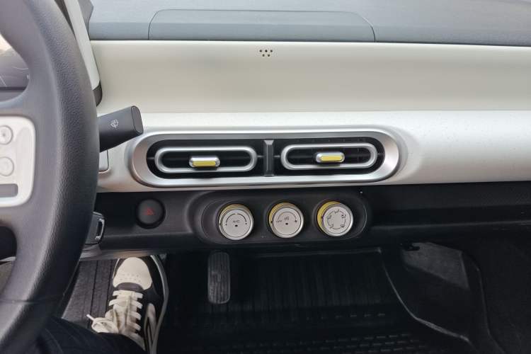 Used Wuling Hongguang MINIEV 2024 3rd Generation 215km Youth Edition Audio And AC Panel