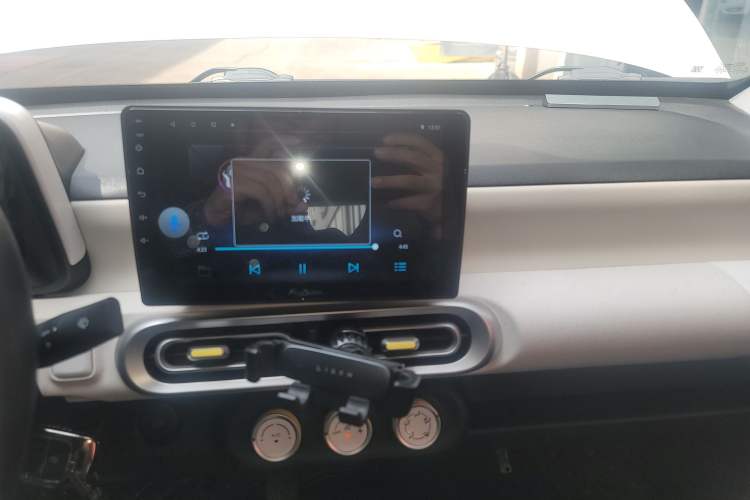 Used Wuling Hongguang MINIEV 2024 3rd Generation 215km Youth Edition Audio And AC Panel
