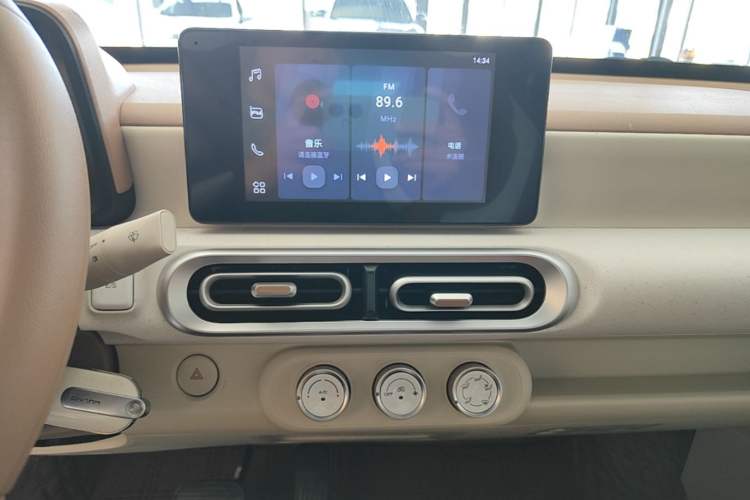 Used Wuling Hongguang MINIEV 2024 3rd Generation 215km Advanced Version Audio And AC Panel
