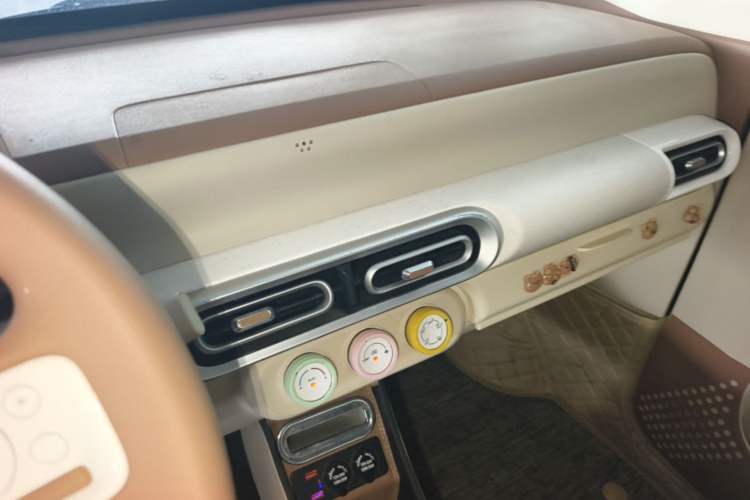Used Wuling Hongguang MINIEV 2024 3rd Generation 215km Youth Edition Audio And AC Panel