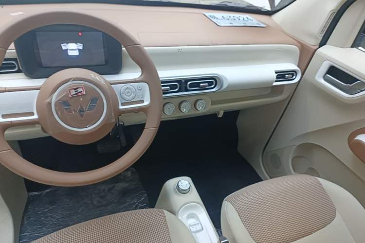 Used Wuling Hongguang MINIEV 2024 3rd Generation 215km Youth Edition Audio And AC Panel