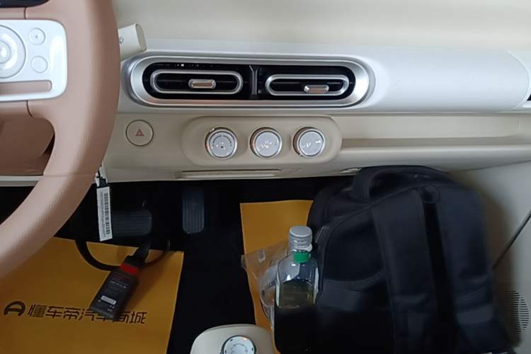 Used Wuling Hongguang MINIEV 2024 3rd Generation 215km Youth Edition Audio And AC Panel